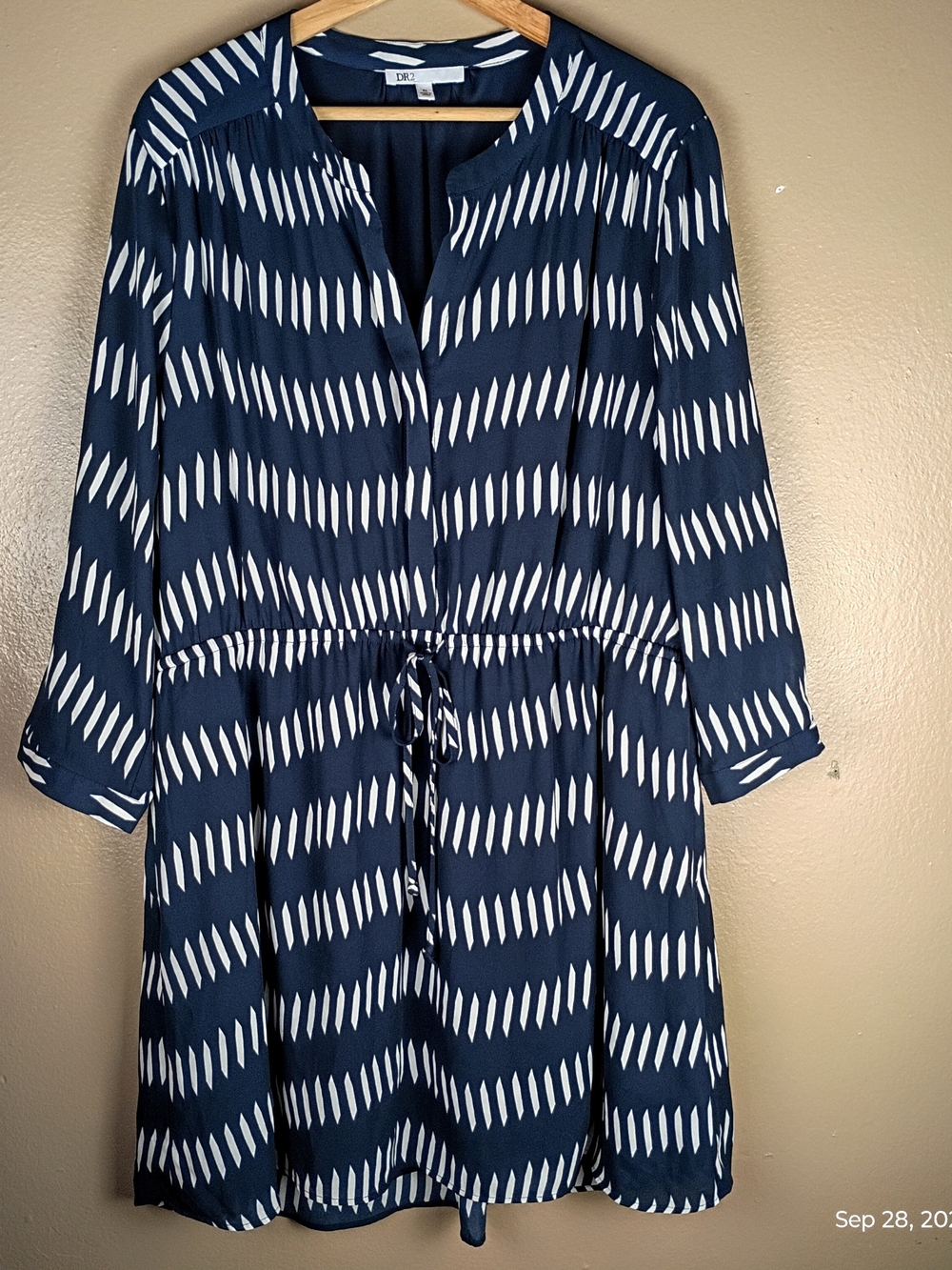 DR2 Navy and White Geometric XL Drawstring Long Sleeve Dress